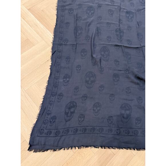 Alexander Mcqueen Navy and Black Skull Scarf - Picture 3 of 11